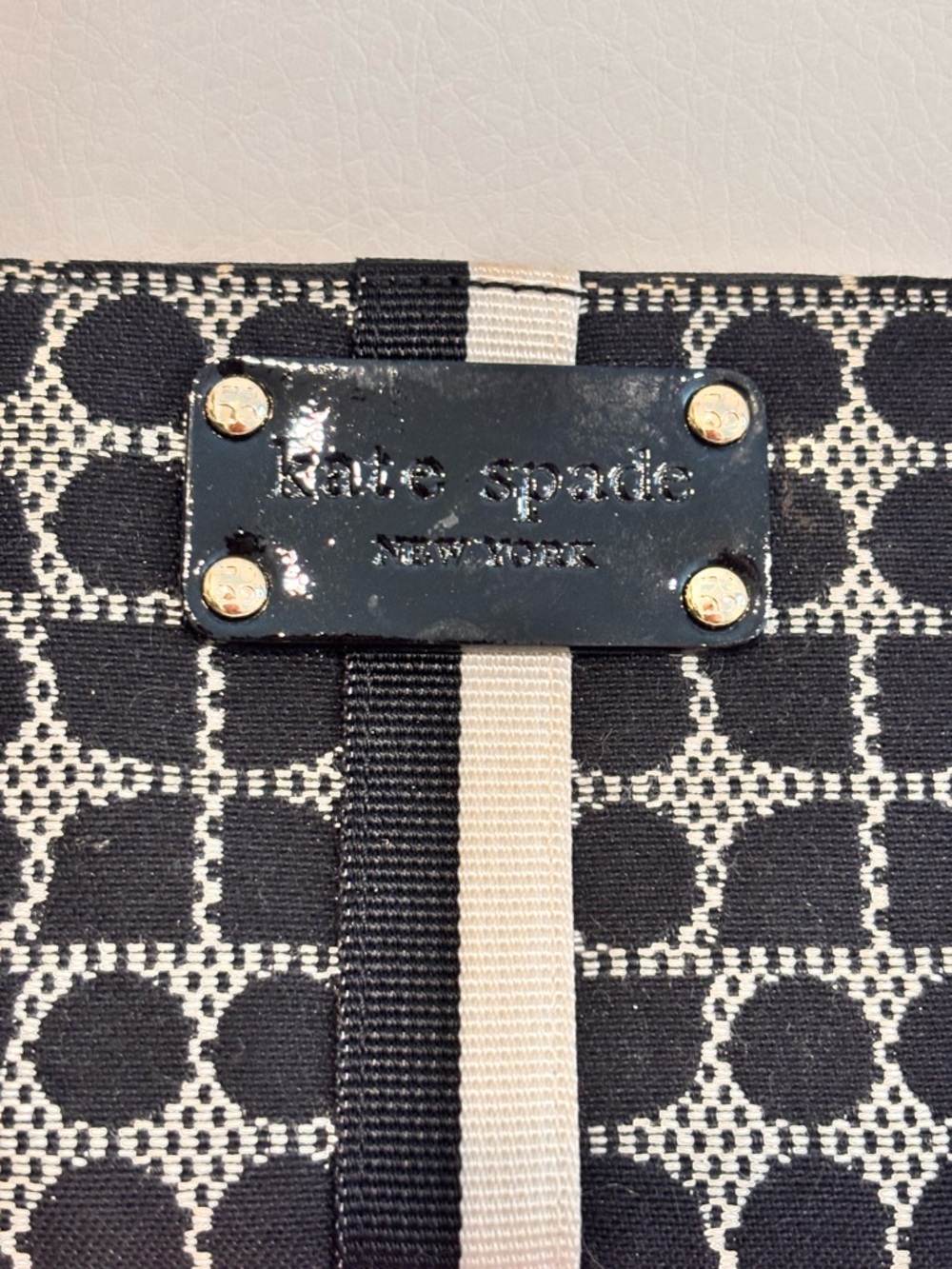 Kate Spade Vintage ‘Noel’ Pattern Compact Zip Around Wallet W/ Dustbag - Picture 2 of 9
